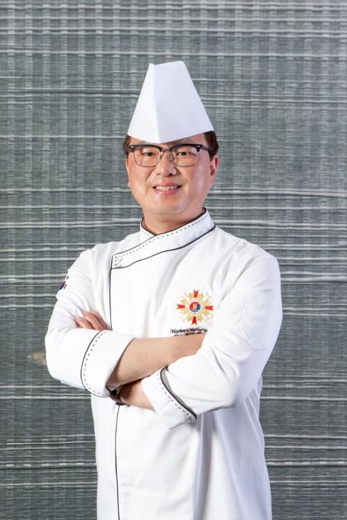 안유성 전남어촌특화지원센터 자문위원 ‘우수 숙련 기술인’ 선정… 요리분야 지역 최초